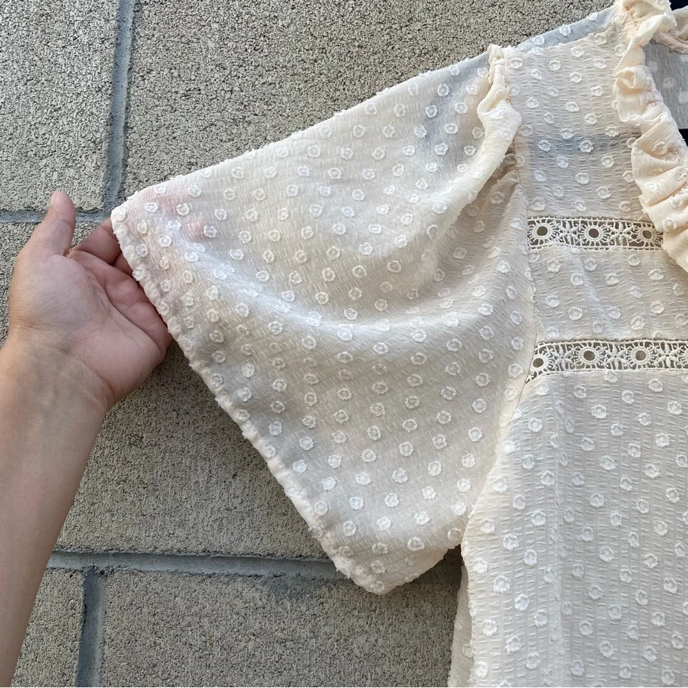 Pretty Feminine Blouse - Picture 5 of 8